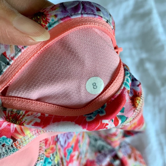 Lululemon Run: Inspire Crop II Luxtreme
Flowabunga - Picture 6 of 7